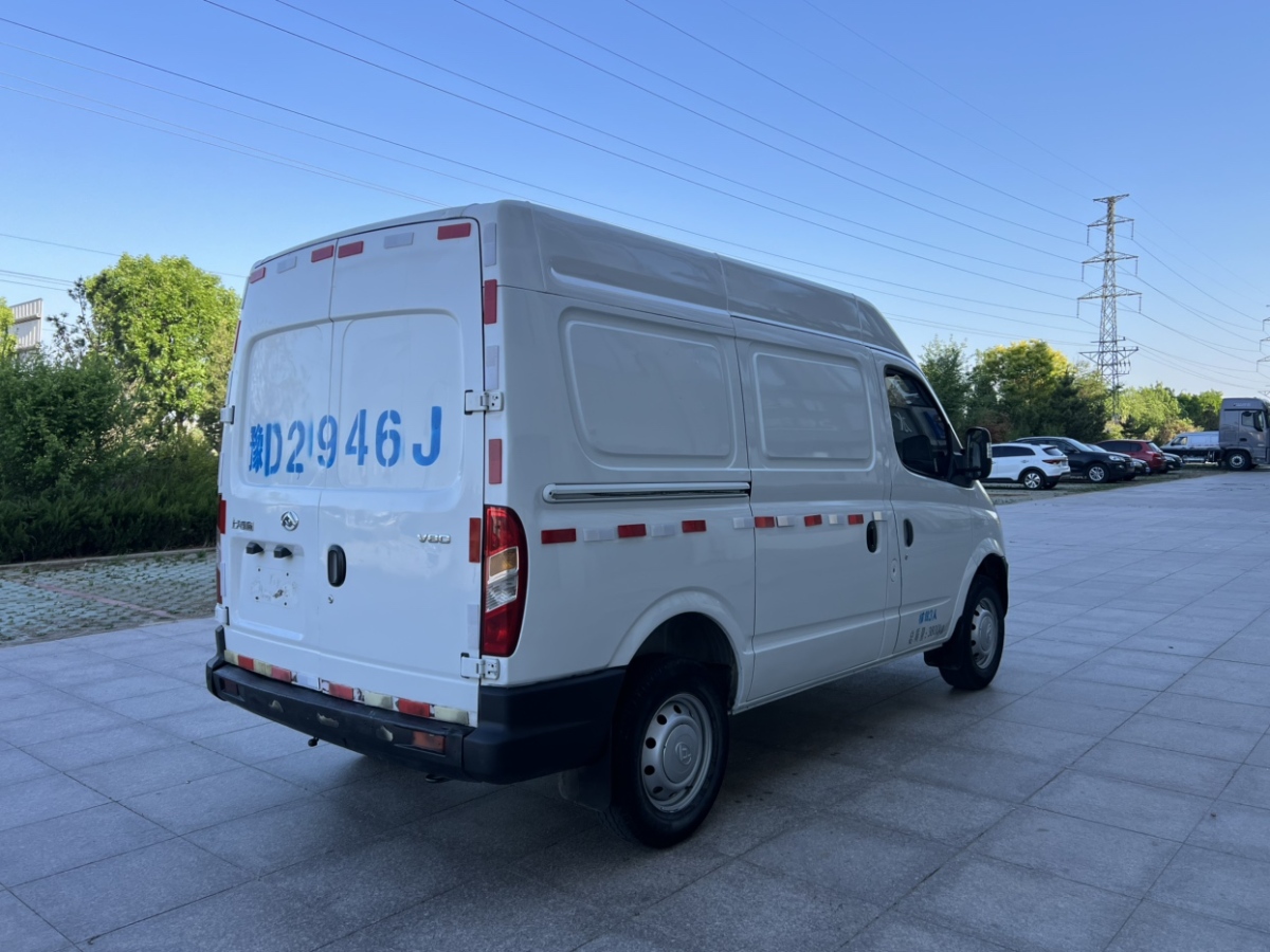 上汽大通 V80  2021款 2.0T PLUS 手動(dòng)廂式貨車VAN短軸中頂3座圖片