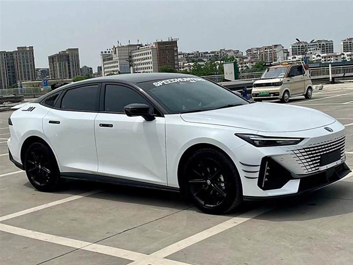 長(zhǎng)安 長(zhǎng)安UNI-V  2023款 1.5T 尊享型圖片