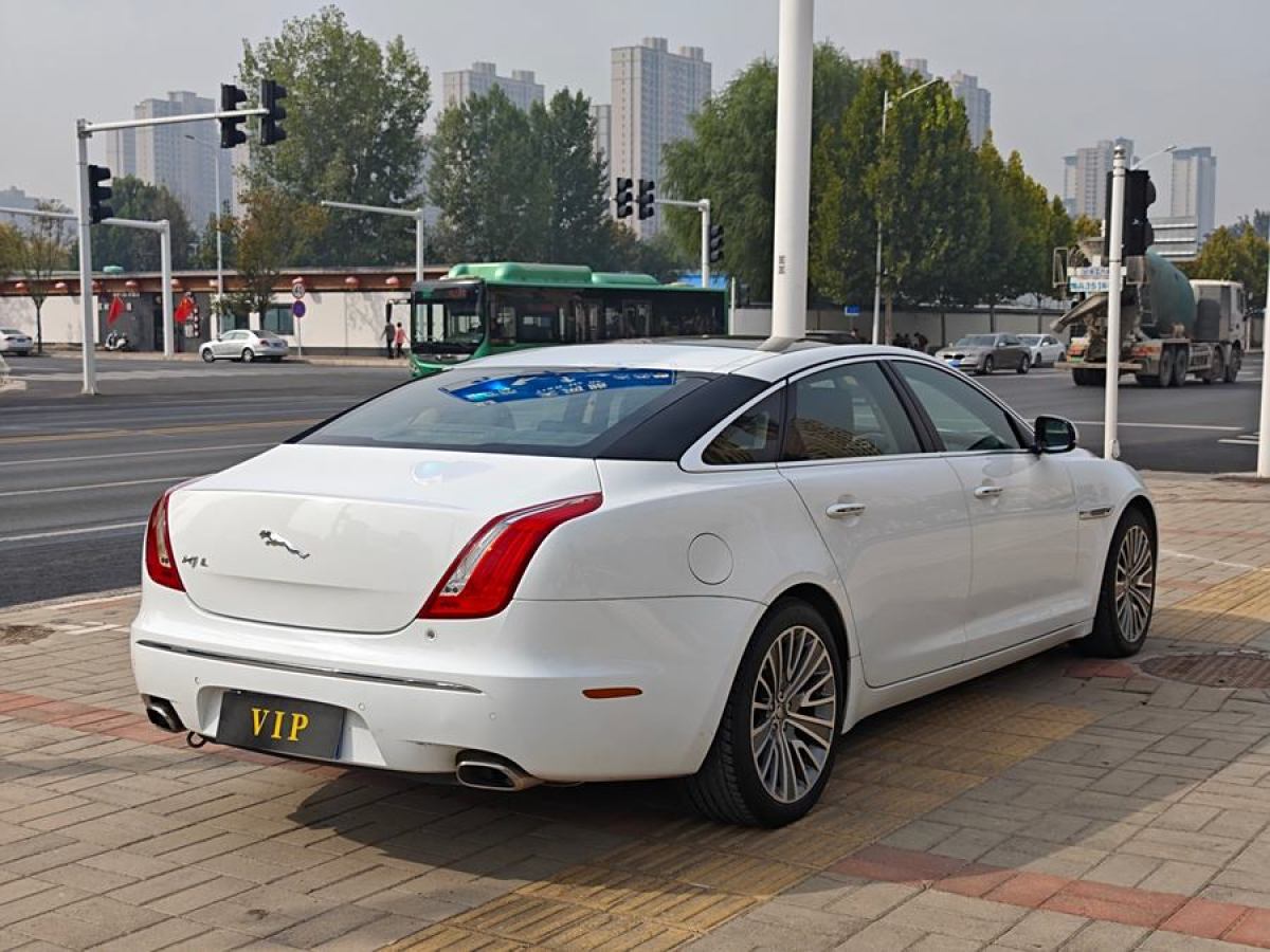 2012年7月捷豹 XJ  2012款 XJL 3.0 全景商務(wù)版