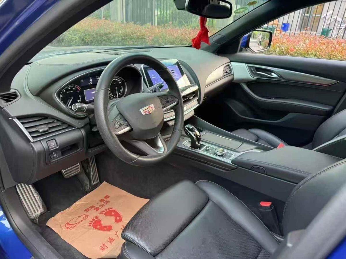 凱迪拉克 XT6  2021款 2.0T 七座兩驅(qū)豪華型圖片