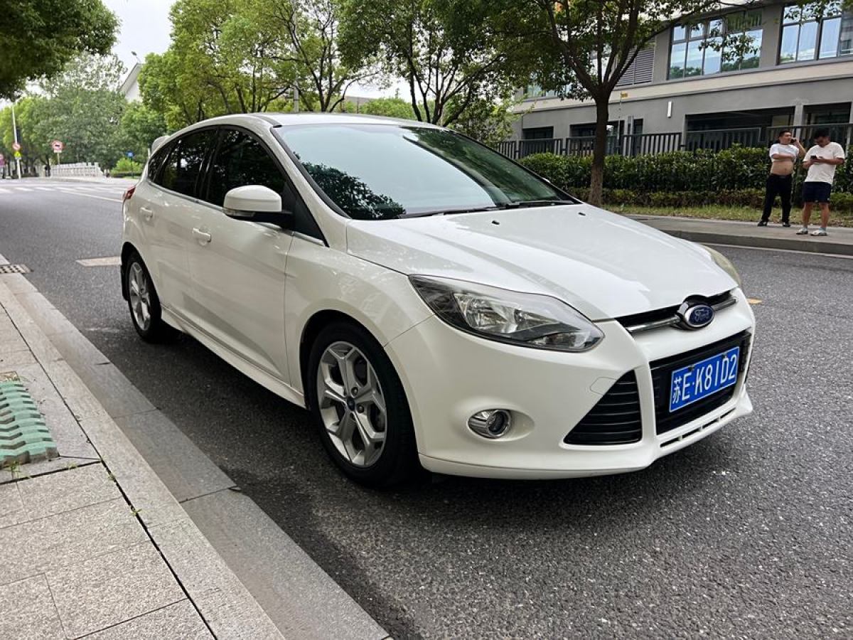 福特 ?？怂? 2012款 兩廂 2.0L 自動豪華運(yùn)動型圖片