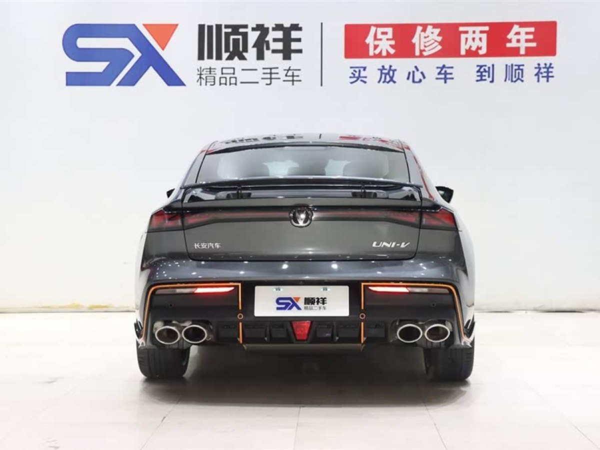 長安 長安UNI-V  2022款 1.5T 運(yùn)動版圖片