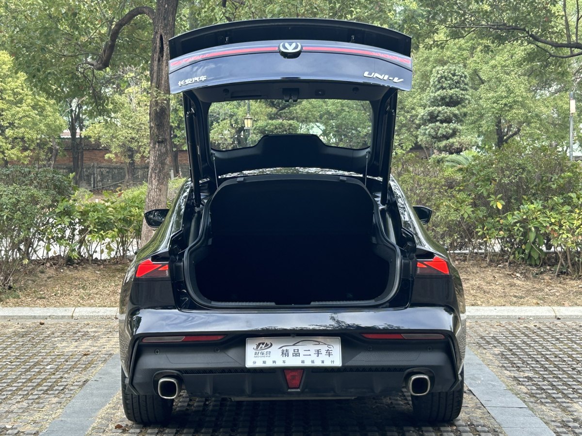 長安 長安UNI-V  2023款 1.5T 尊貴型圖片