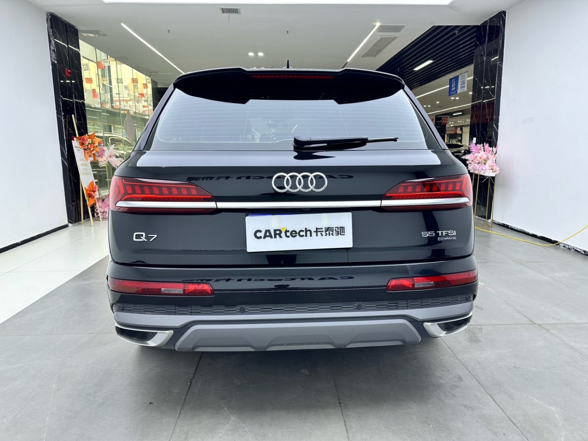 奧迪 奧迪Q7  2023款 55 TFSI quattro S line運(yùn)動(dòng)型圖片