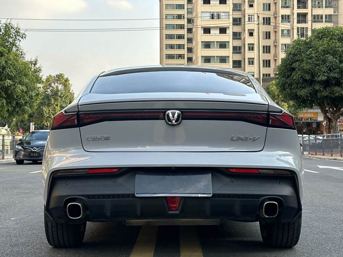 長(zhǎng)安 長(zhǎng)安UNI-V  2022款 1.5T 尊貴型圖片