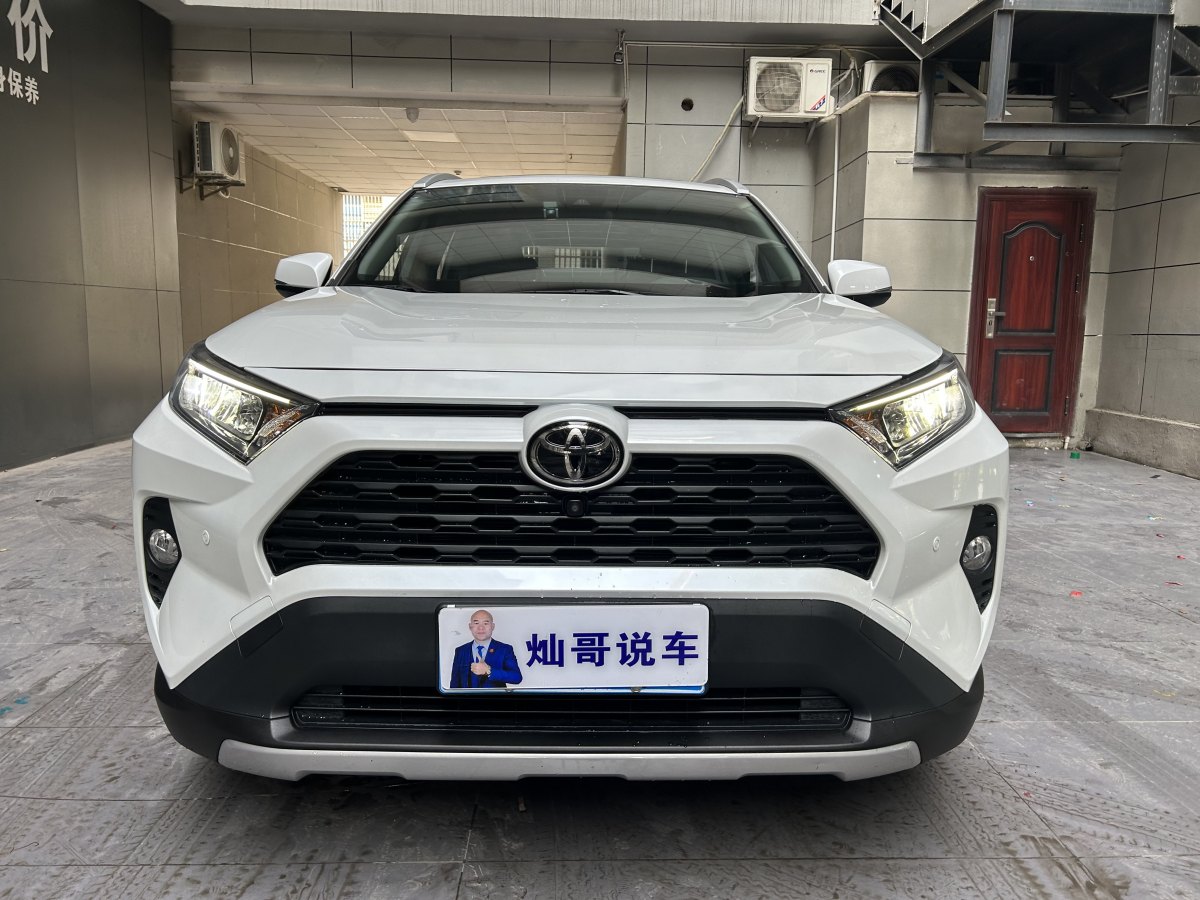 豐田 RAV4  2018款 榮放 2.0L CVT兩驅(qū)風(fēng)尚版圖片