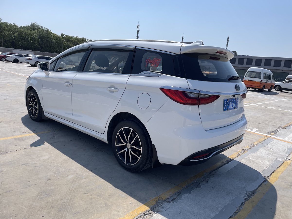比亞迪 宋MAX  2018款 1.5T 自動(dòng)智聯(lián)精英型 6座圖片