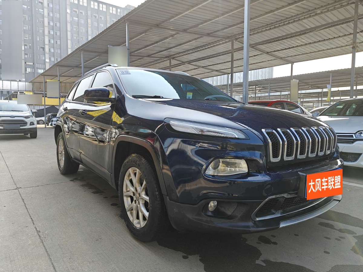 Jeep 自由光  2016款 2.4L 專業(yè)版圖片