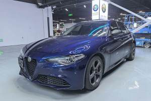 Giulia 阿爾法·羅密歐 2.0T 280HP 豪華運(yùn)動(dòng)版