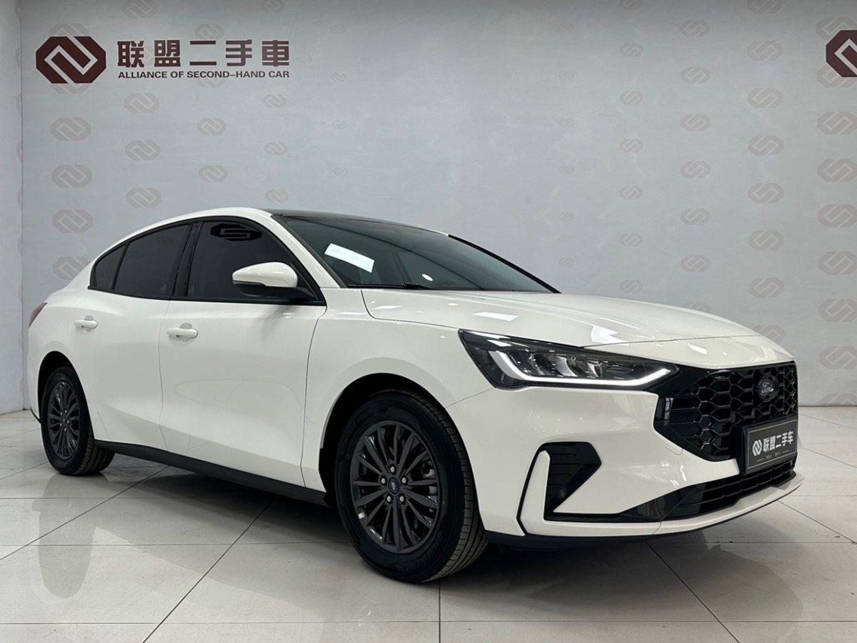 福特 福克斯  2022款 三厢 EcoBoost 180 自动竞速版图片