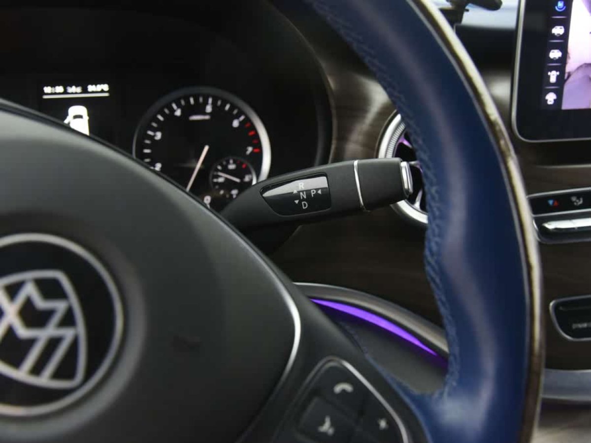 奔馳 威霆  2021款 2.0T 商務(wù)版 7座圖片