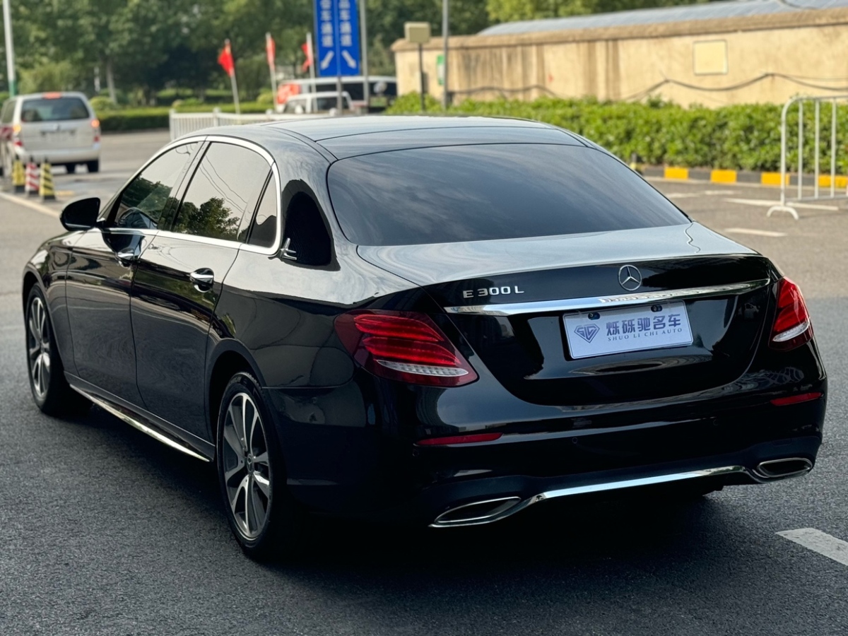 奔驰 奔驰E级  2018款 E 300 L 运动豪华型图片