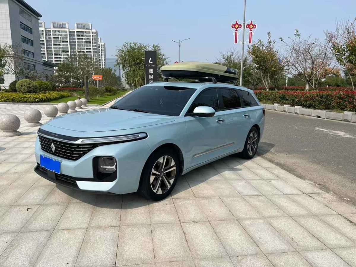 寶駿 寶駿KiWi EV  2021款 高定版時(shí)髦金圖片