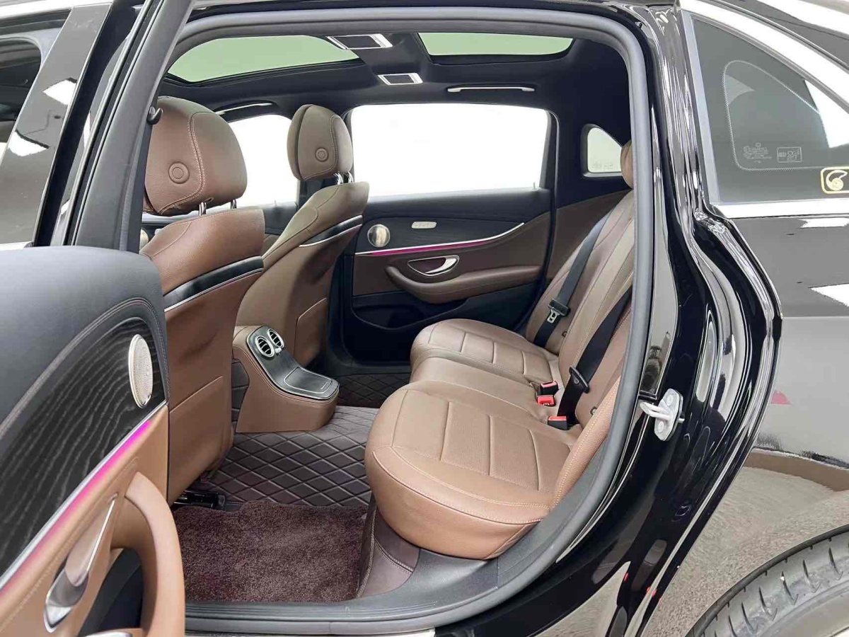 奔馳 奔馳E級  2023款 改款 E 300 L 運(yùn)動時尚型圖片
