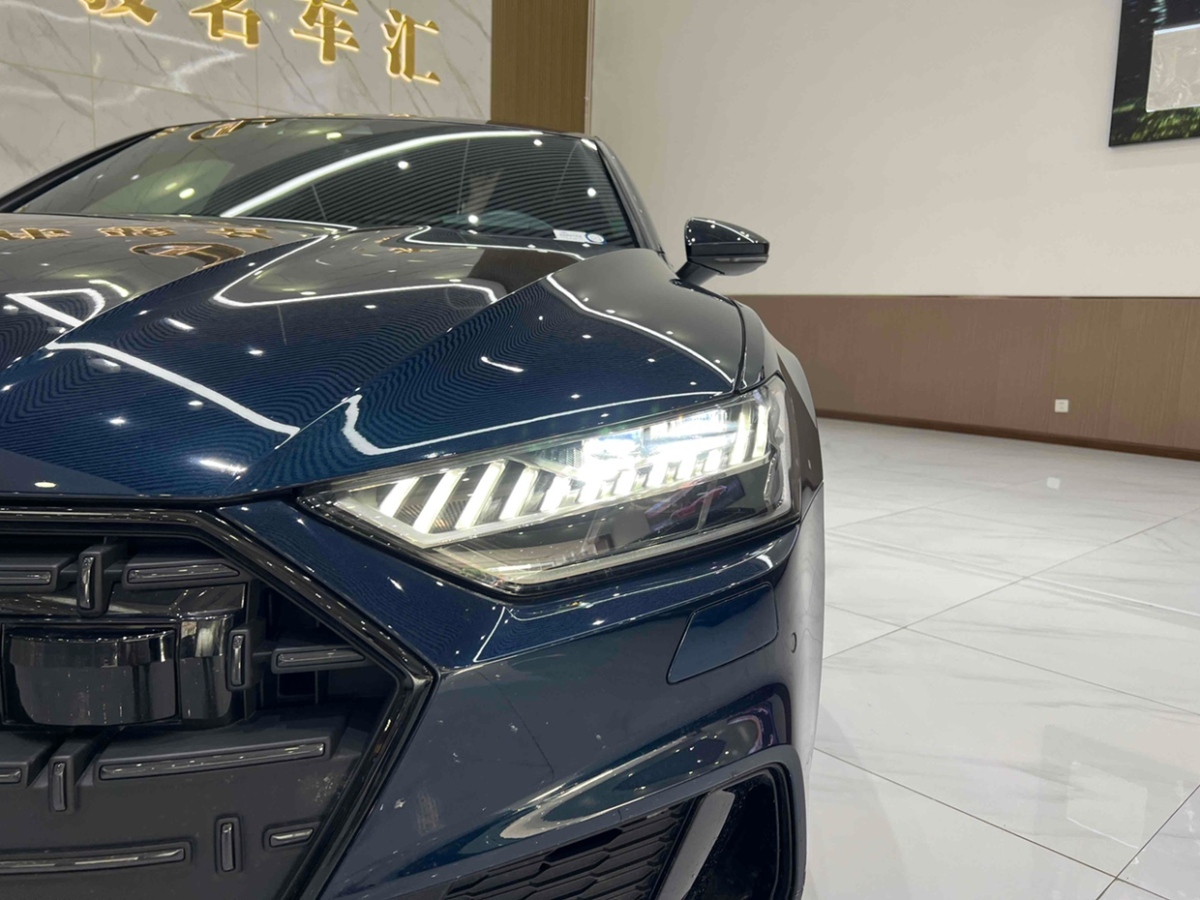 奥迪 奥迪A7L  2022款 45 TFSI quattro S-line 见远型曜黑套装图片