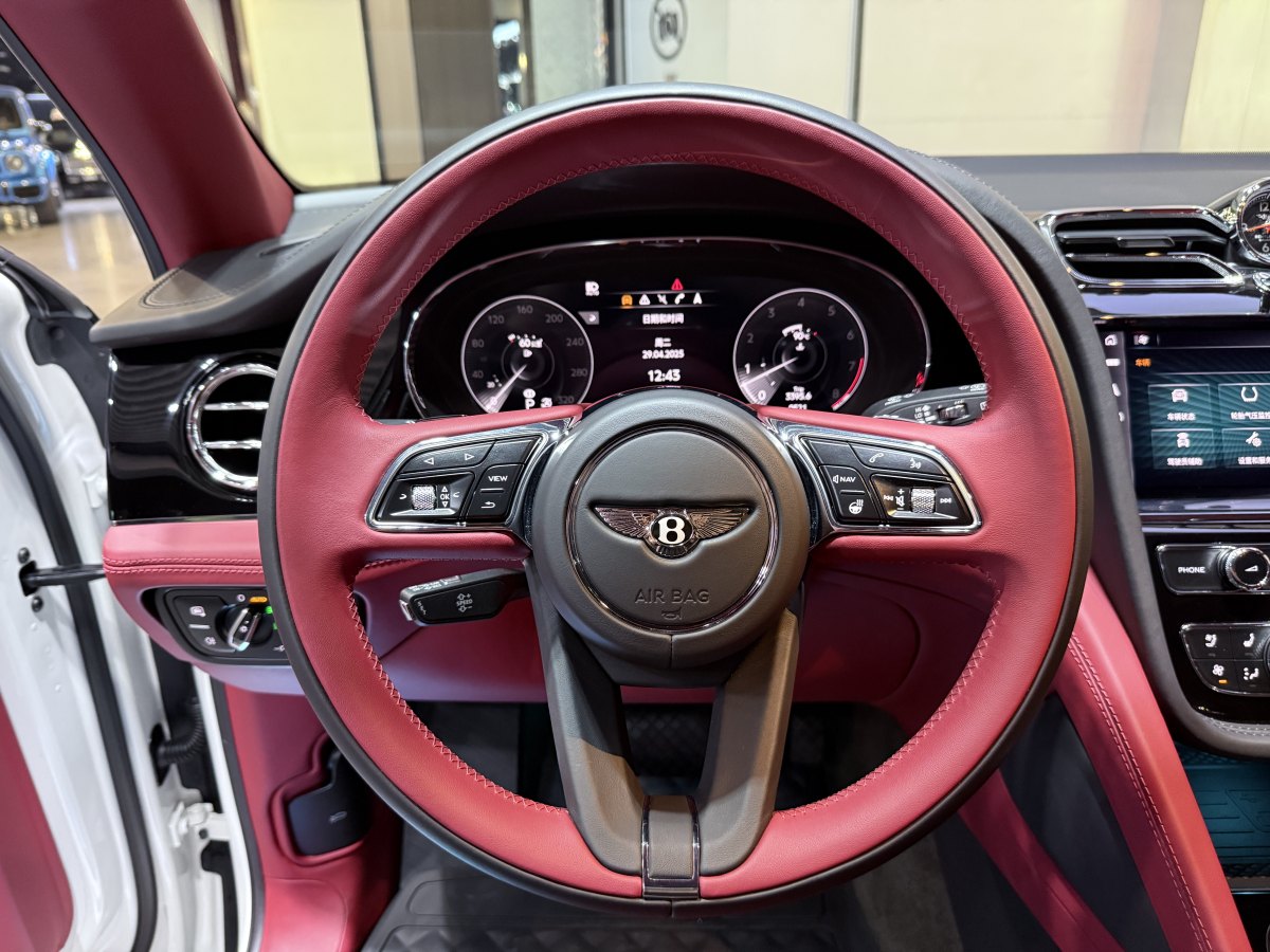 賓利 添越  2023款 4.0T V8 長(zhǎng)軸距版圖片