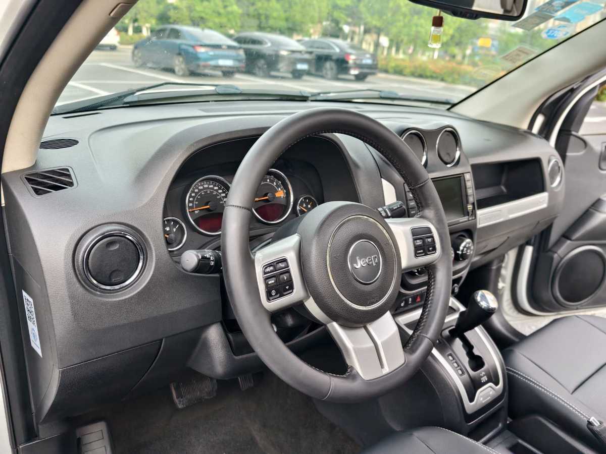 Jeep 指南者  2015款 2.0L 兩驅(qū)豪華版圖片