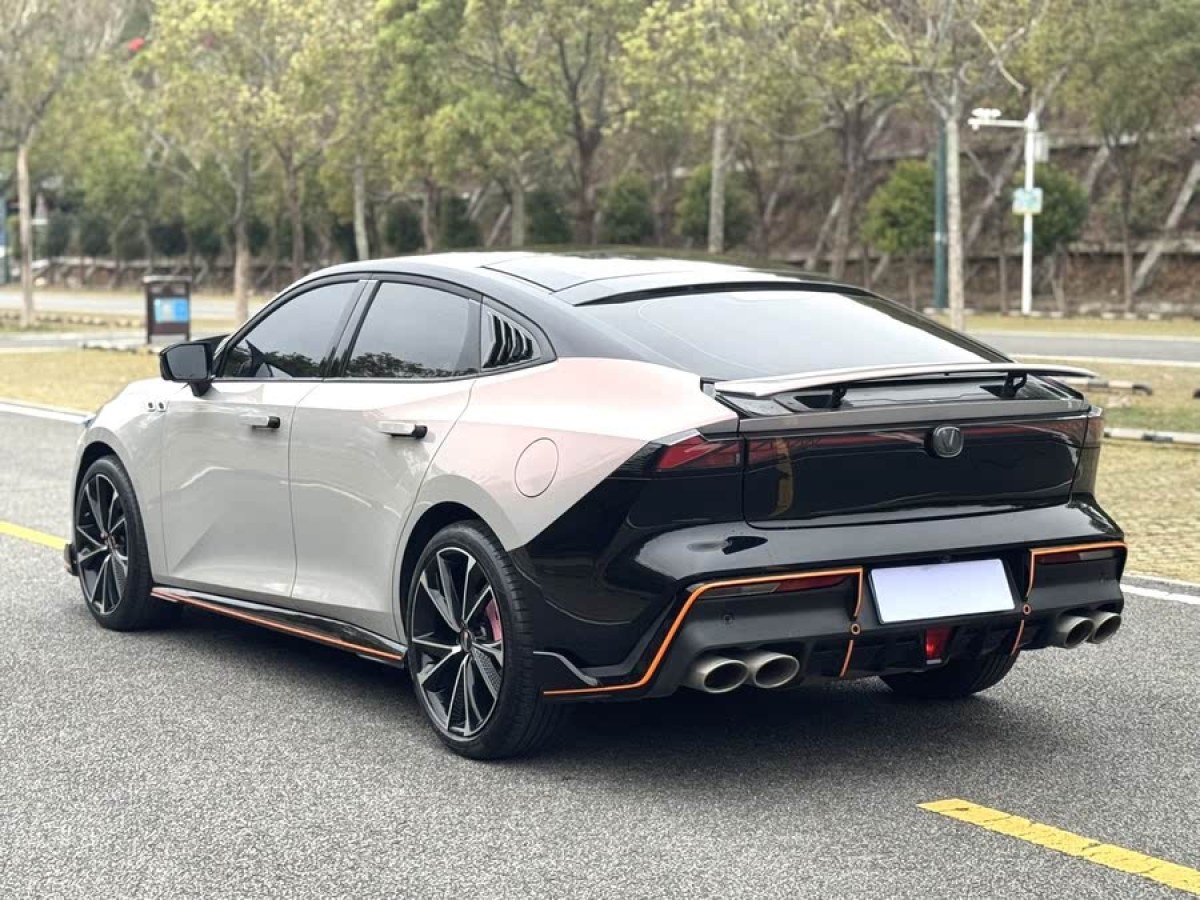 長(zhǎng)安 長(zhǎng)安UNI-V  2024款 1.5T 尊貴運(yùn)動(dòng)型圖片