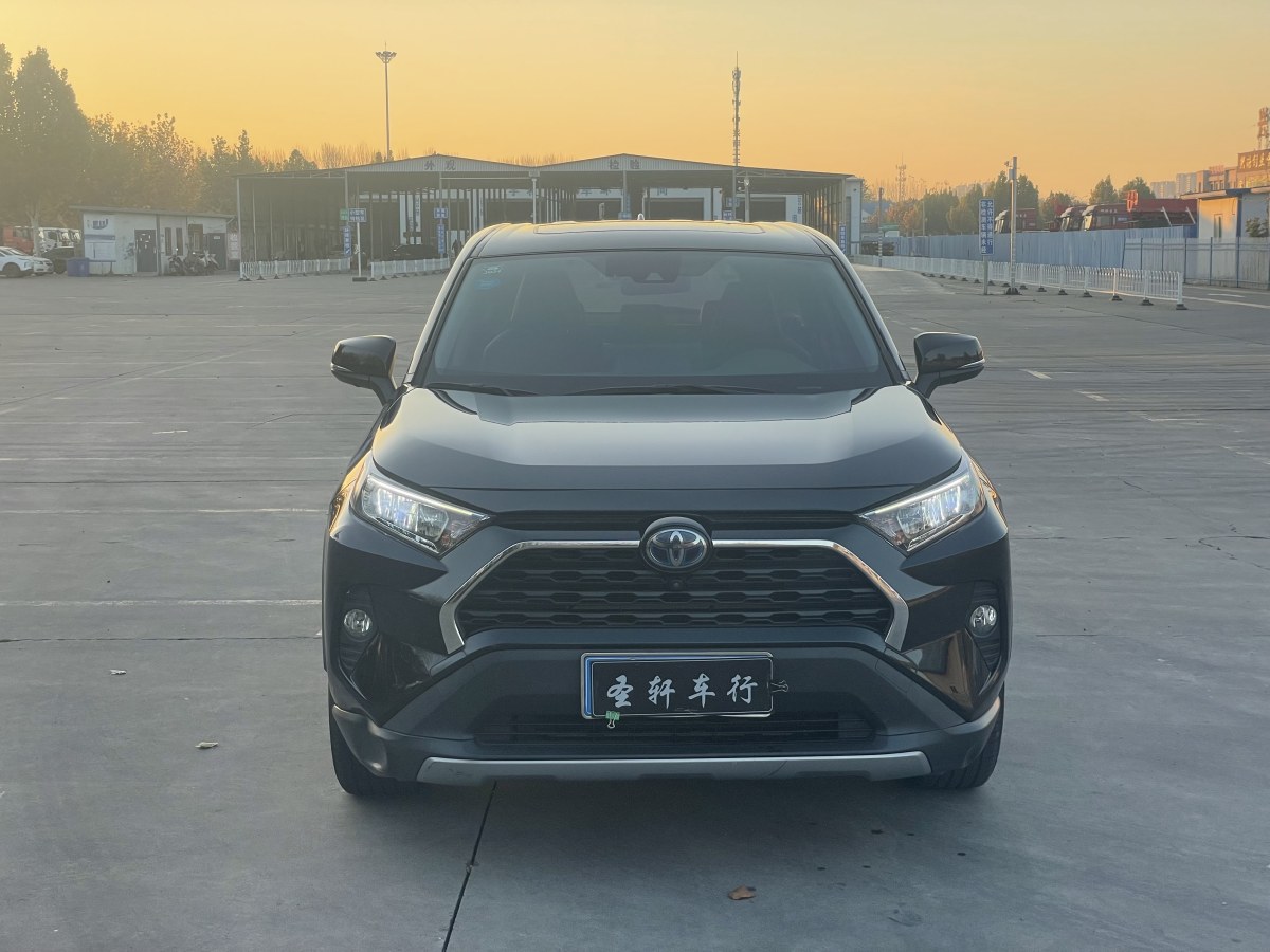 2020年6月豐田 RAV4榮放  2020款 雙擎 2.5L CVT四驅(qū)精英PLUS版