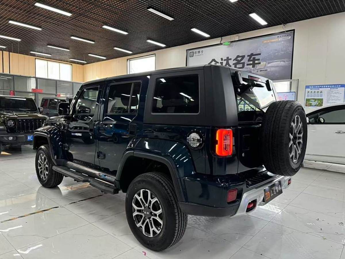 北京 BJ40  2020款 2.0T 自動(dòng)四驅(qū)城市獵人版至尊型圖片