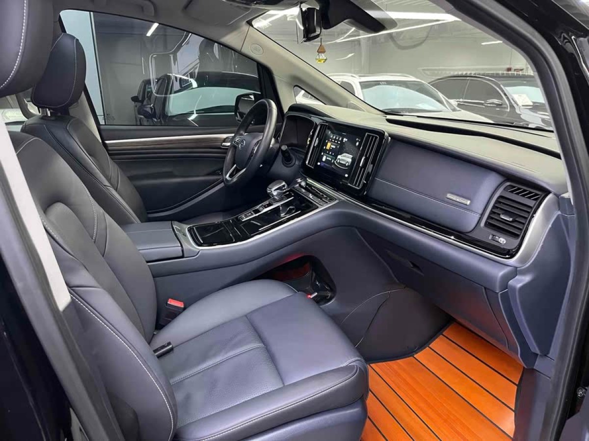 廣汽傳祺 M8  2021款 領(lǐng)秀系列 390T 尊貴版圖片