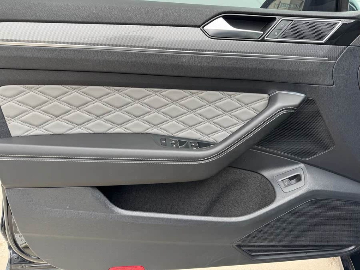 大眾 邁騰  2023款 200萬輛紀(jì)念版 330TSI DSG領(lǐng)先型圖片