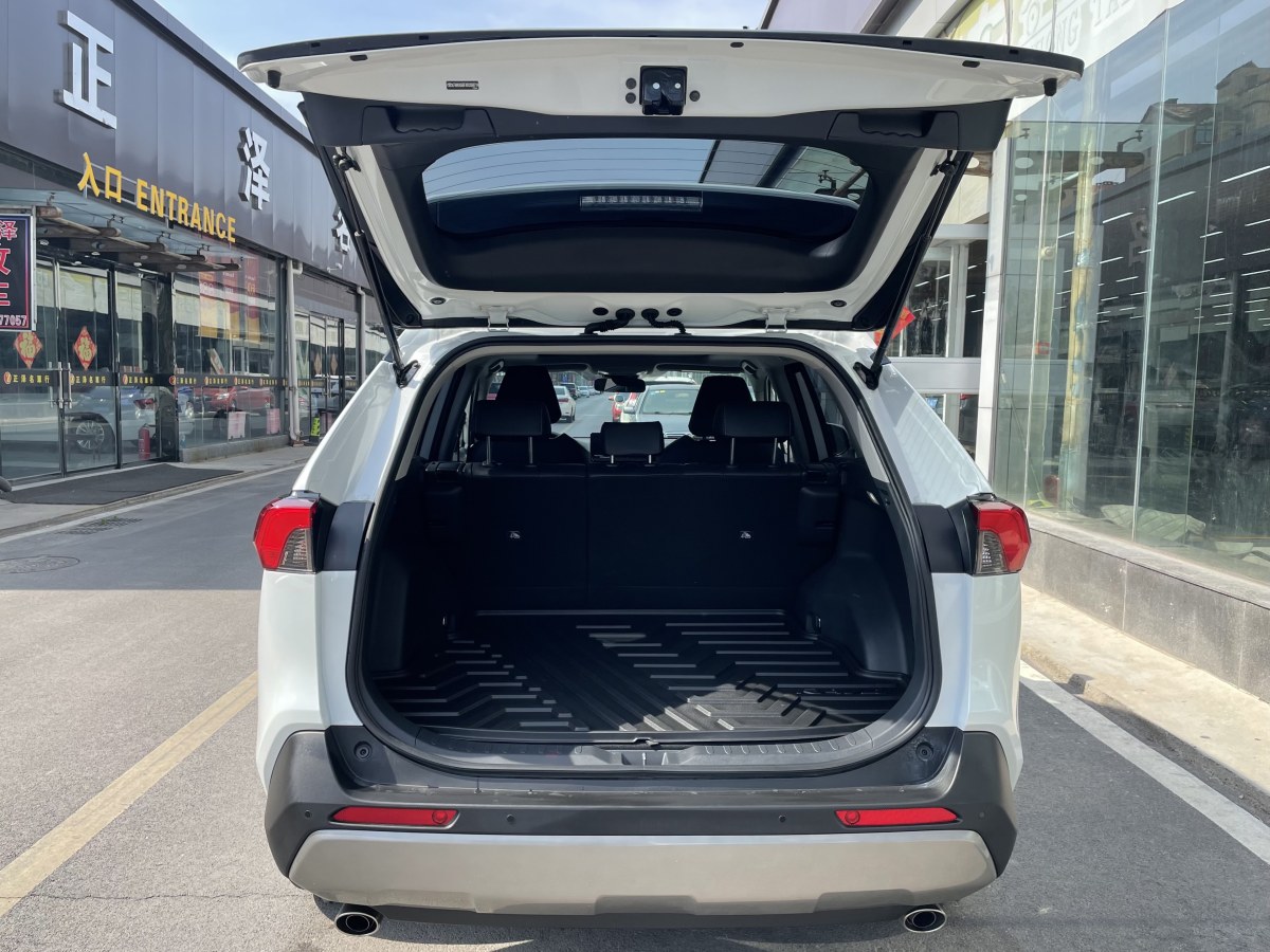 豐田 RAV4  2018款 榮放 2.0L CVT兩驅(qū)風(fēng)尚版圖片