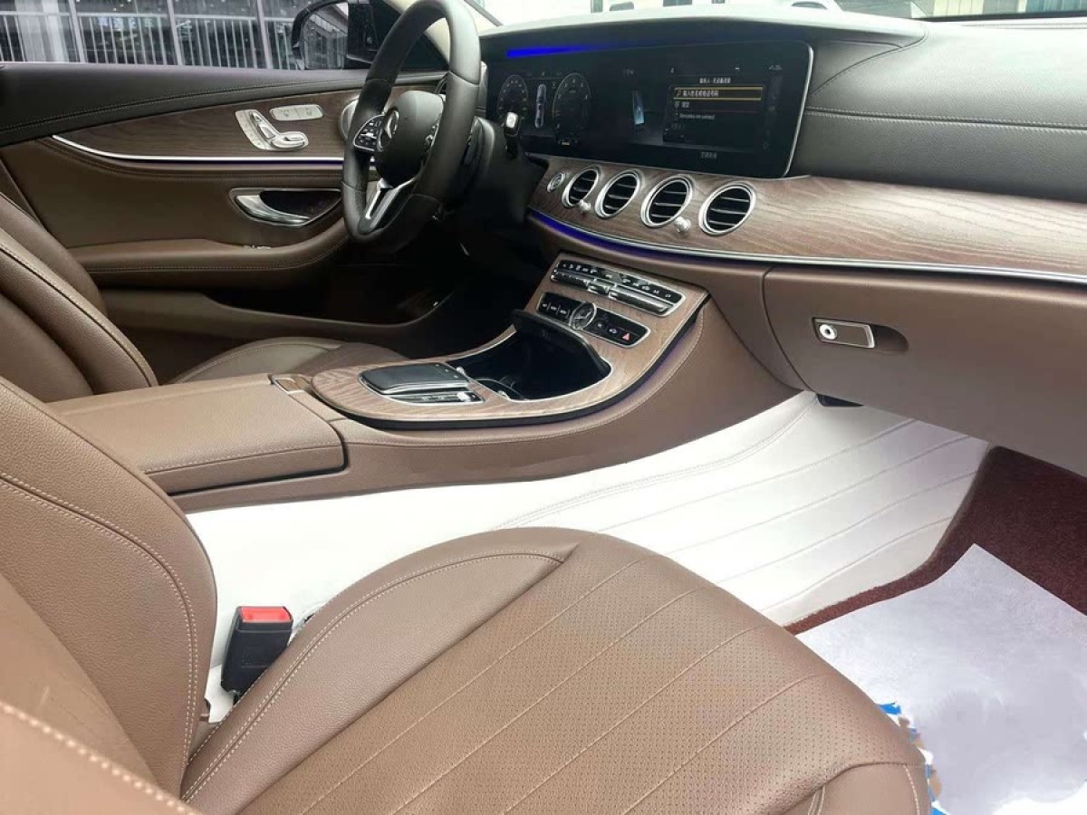 奔馳 奔馳E級(jí)  2020款 E 300 L 豪華型圖片