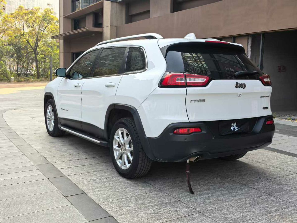 Jeep 自由光  2017款 2.0L 優(yōu)越版圖片