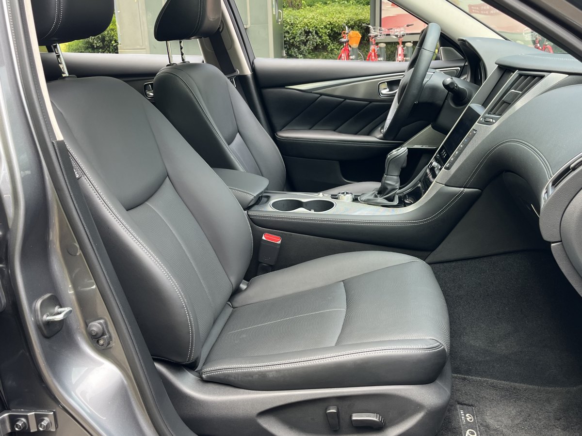 英菲尼迪 Q50L  2021款 2.0T 進(jìn)享版圖片