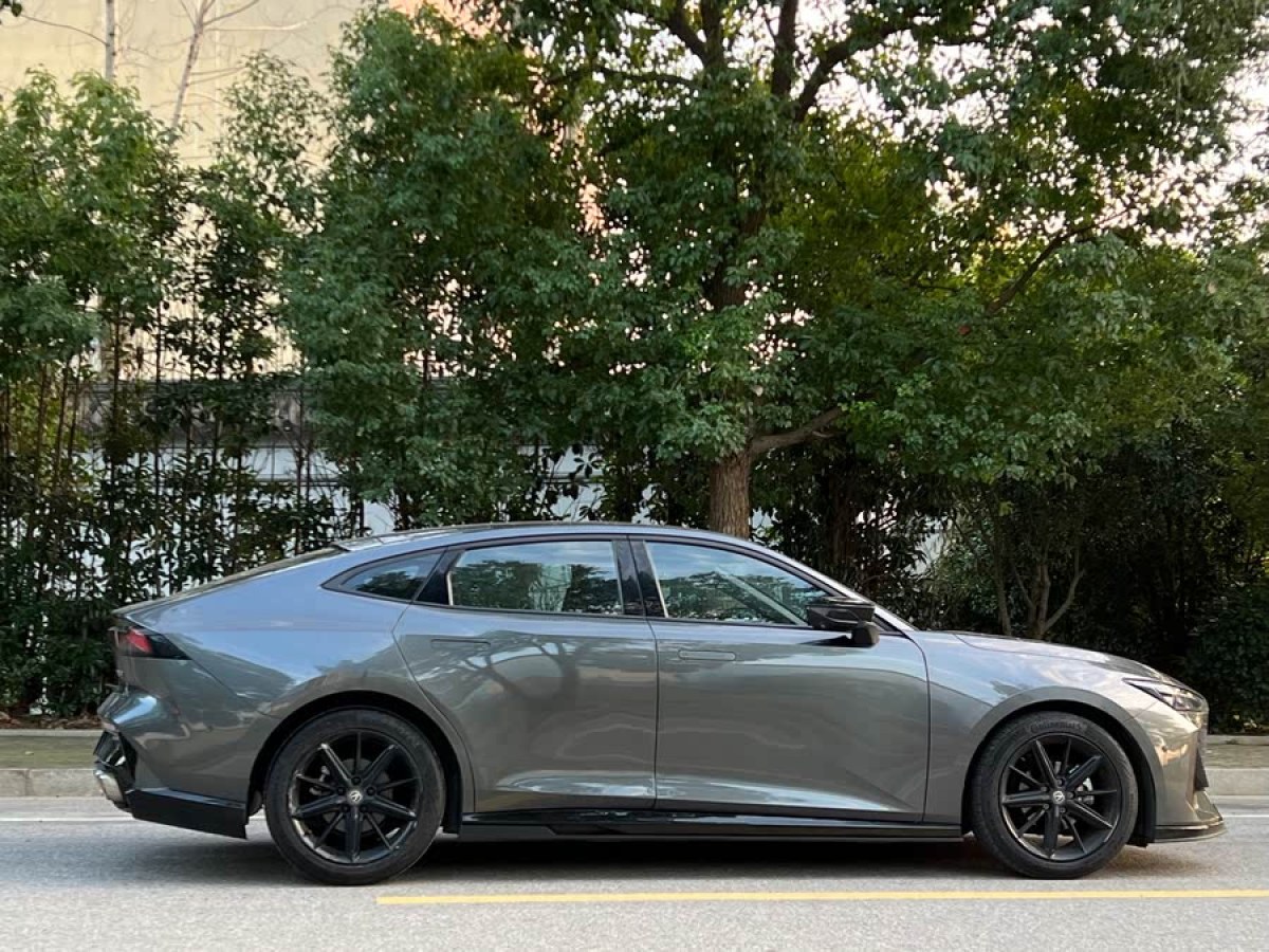 長(zhǎng)安 長(zhǎng)安UNI-V  2022款 1.5T 尊貴型圖片