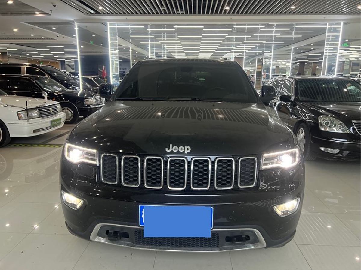 Jeep 大切諾基  2020款 3.0L 專業(yè)導(dǎo)航版圖片