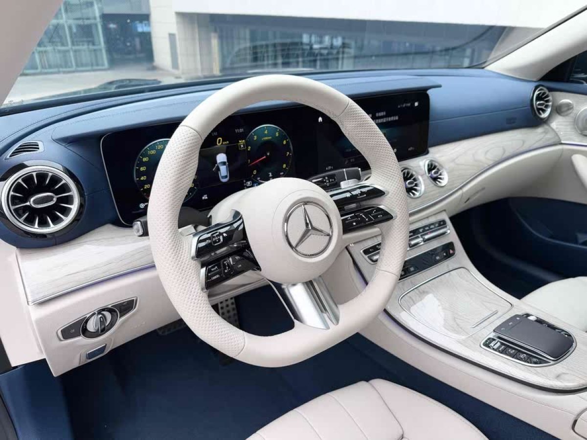 奔馳 奔馳E級  2023款 改款 E 260 轎跑車圖片