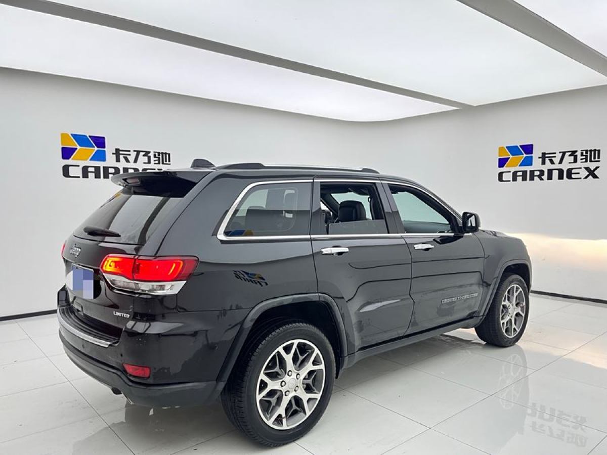 Jeep 大切諾基  2020款 3.0L 精英導(dǎo)航版圖片