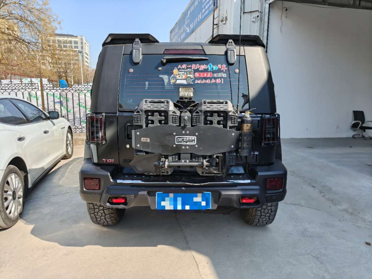 北京 BJ40  2023款 2.0D 自動四驅刀鋒英雄版?zhèn)b客型圖片