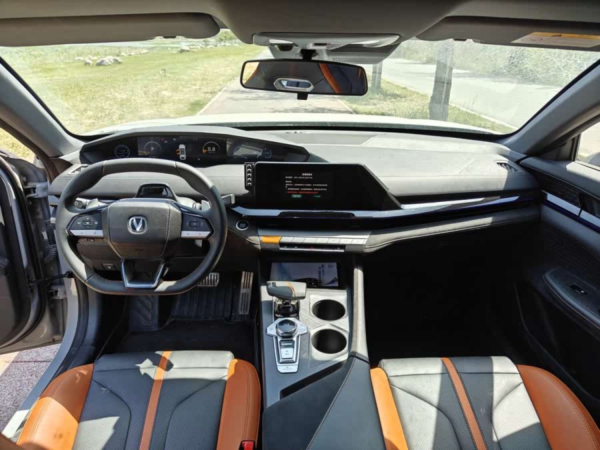 長安 長安UNI-V  2024款 1.5T 尊貴運動型圖片