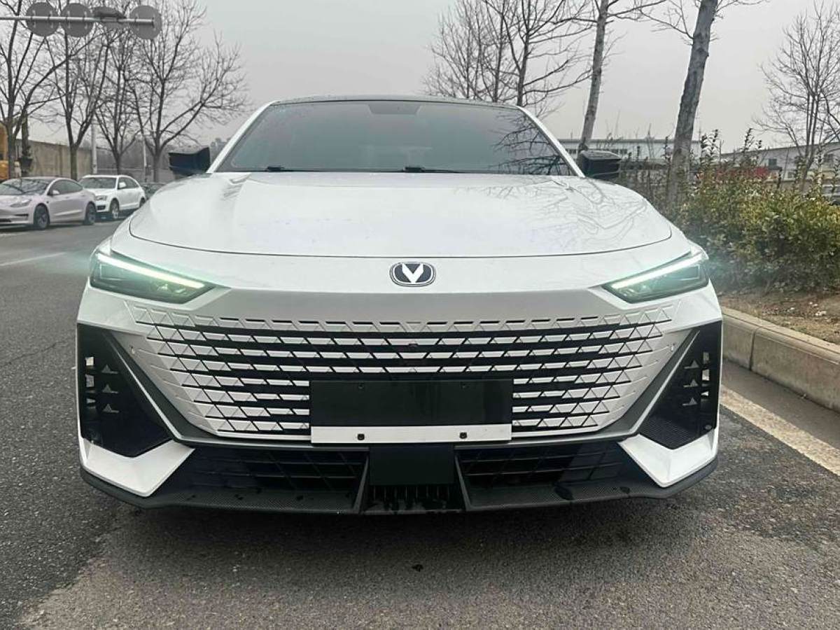 長安 長安UNI-V  2023款 1.5T 尊貴型圖片