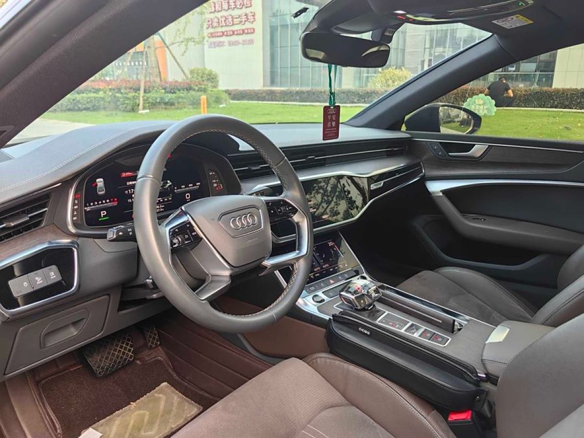 2022年10月奧迪 奧迪A7L  2024款 45TFSI S-line 筑夢型 流晶套裝