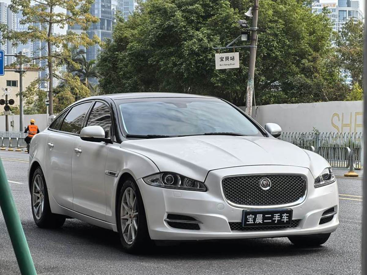 2015年1月捷豹 XJ  2015款 XJL 3.0 SC 兩驅(qū)全景商務(wù)版