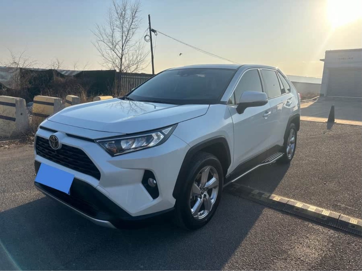 豐田 RAV4榮放  2021款 2.0L CVT兩驅(qū)風(fēng)尚PLUS版圖片