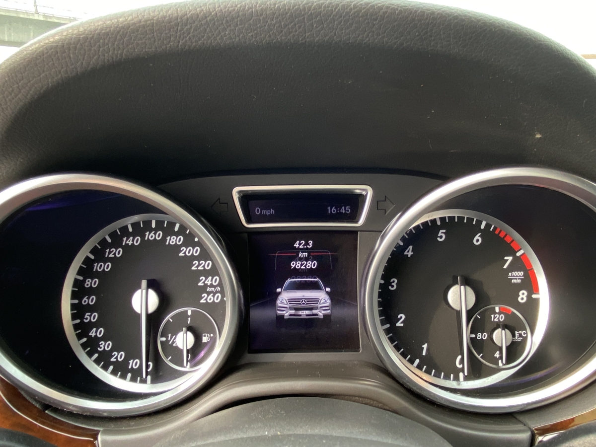 2014年9月奔驰 奔驰M级  2015款 ML 400 4MATIC豪华型