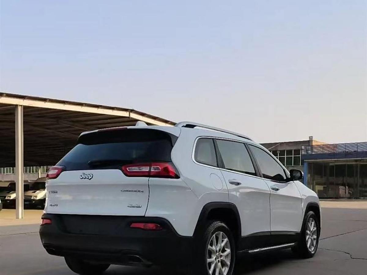 Jeep 自由光  2016款 2.4L 領(lǐng)先版圖片