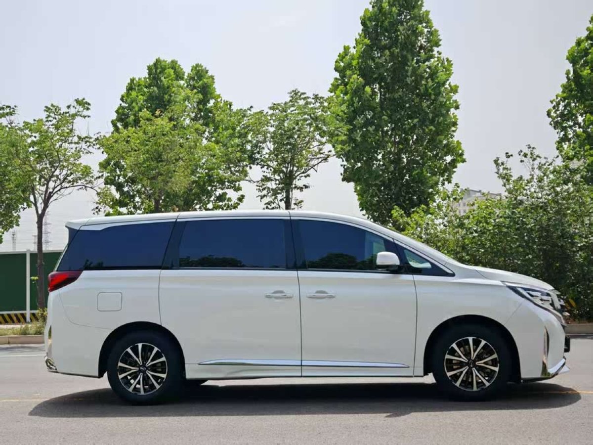 廣汽傳祺 M8  2024款 領(lǐng)秀系列 390T 豪華版圖片