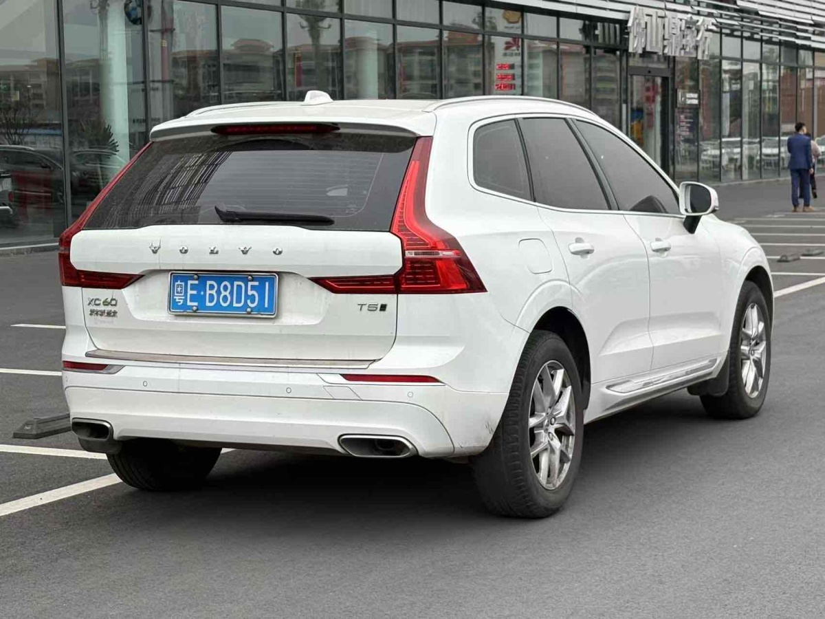 沃爾沃 XC60  2021款 T5 四驅(qū)智逸豪華版圖片