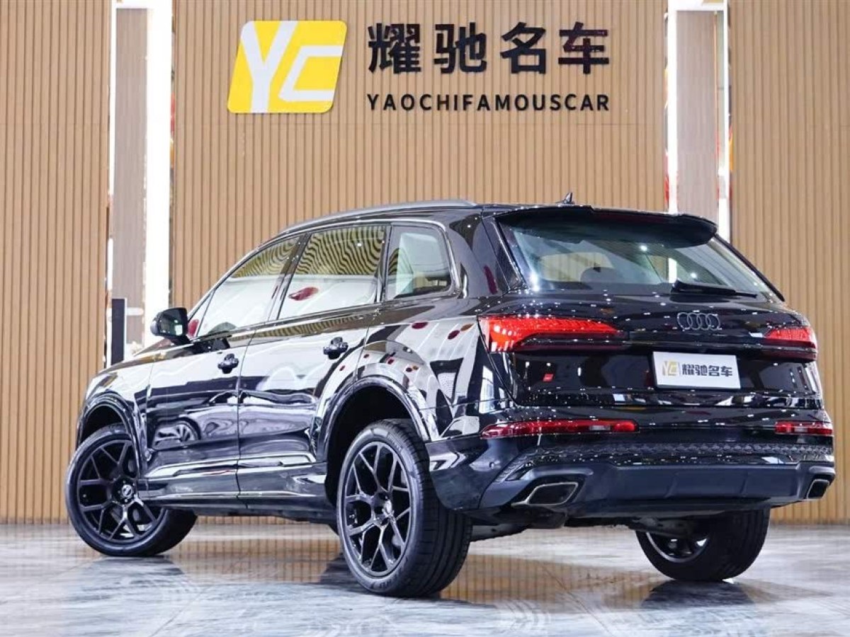 奧迪 奧迪Q7  2024款 45 TFSI quattro S line黑武士型圖片