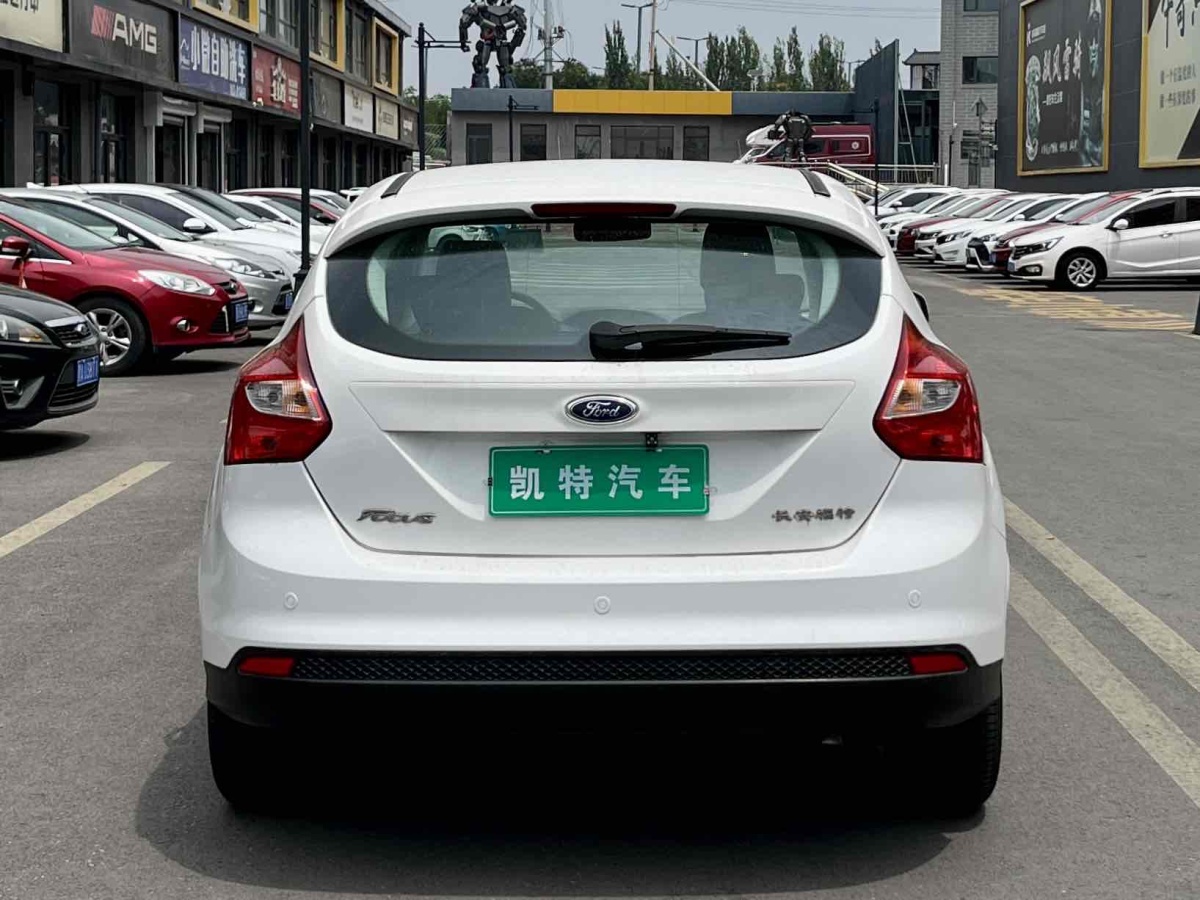 福特 ?？怂? 2012款 兩廂 1.6L 自動風尚型圖片