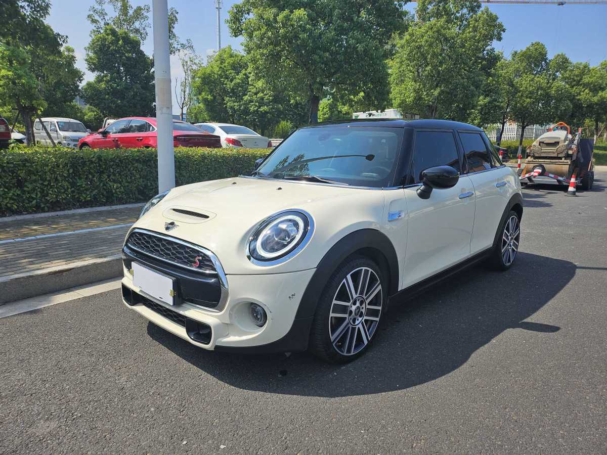 MINI MINI  2021款 2.0T COOPER S 藝術(shù)家 五門版圖片