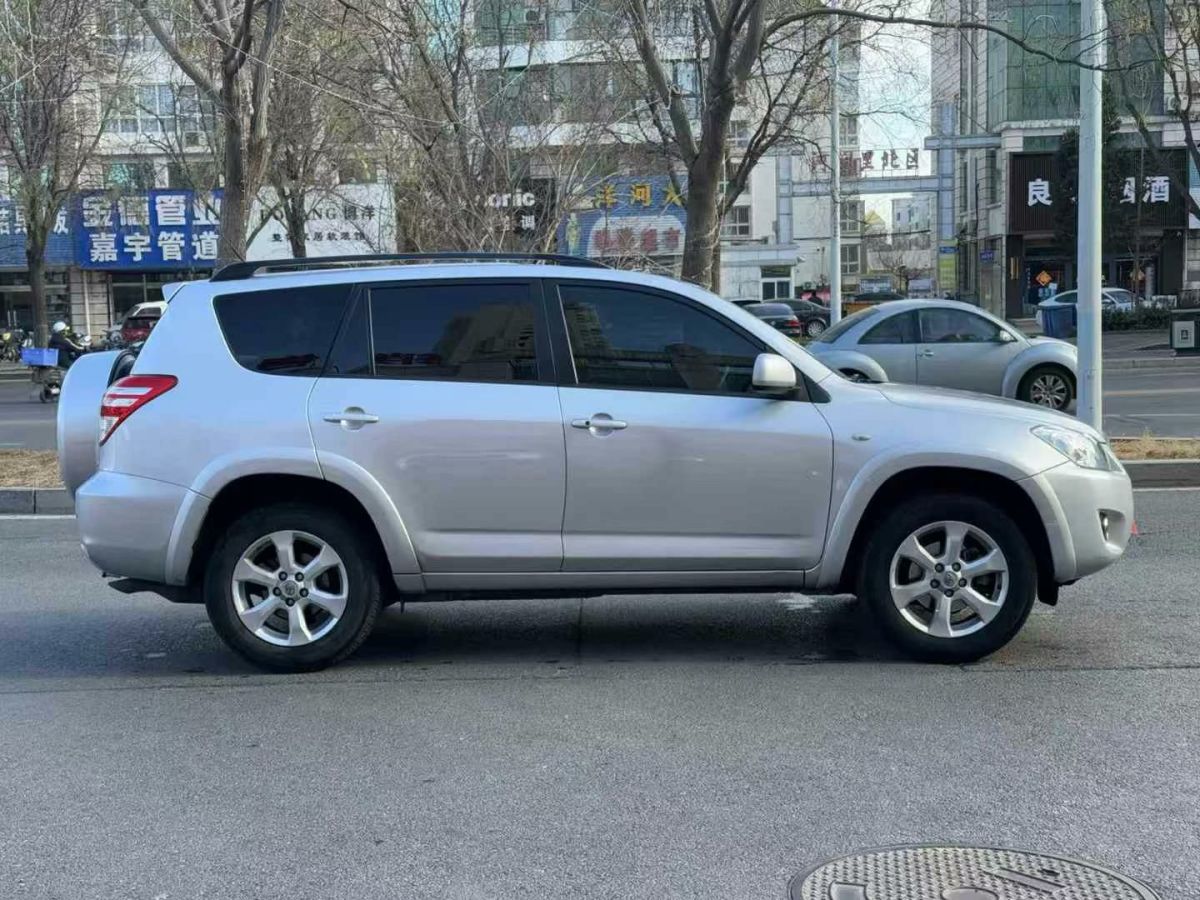 豐田 RAV4榮放  2011款 2.0L 自動經(jīng)典版圖片