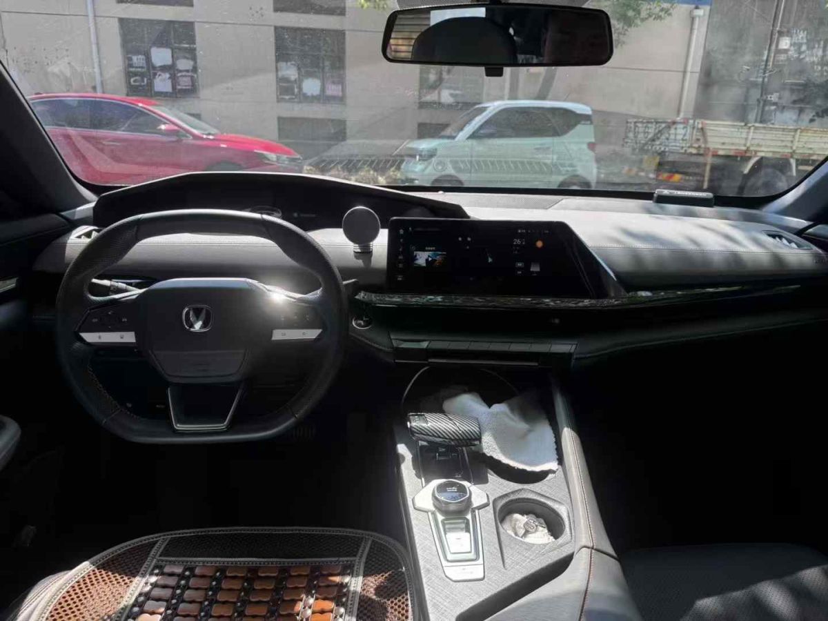 長(zhǎng)安 長(zhǎng)安UNI-V  2022款 1.5T 卓越型圖片