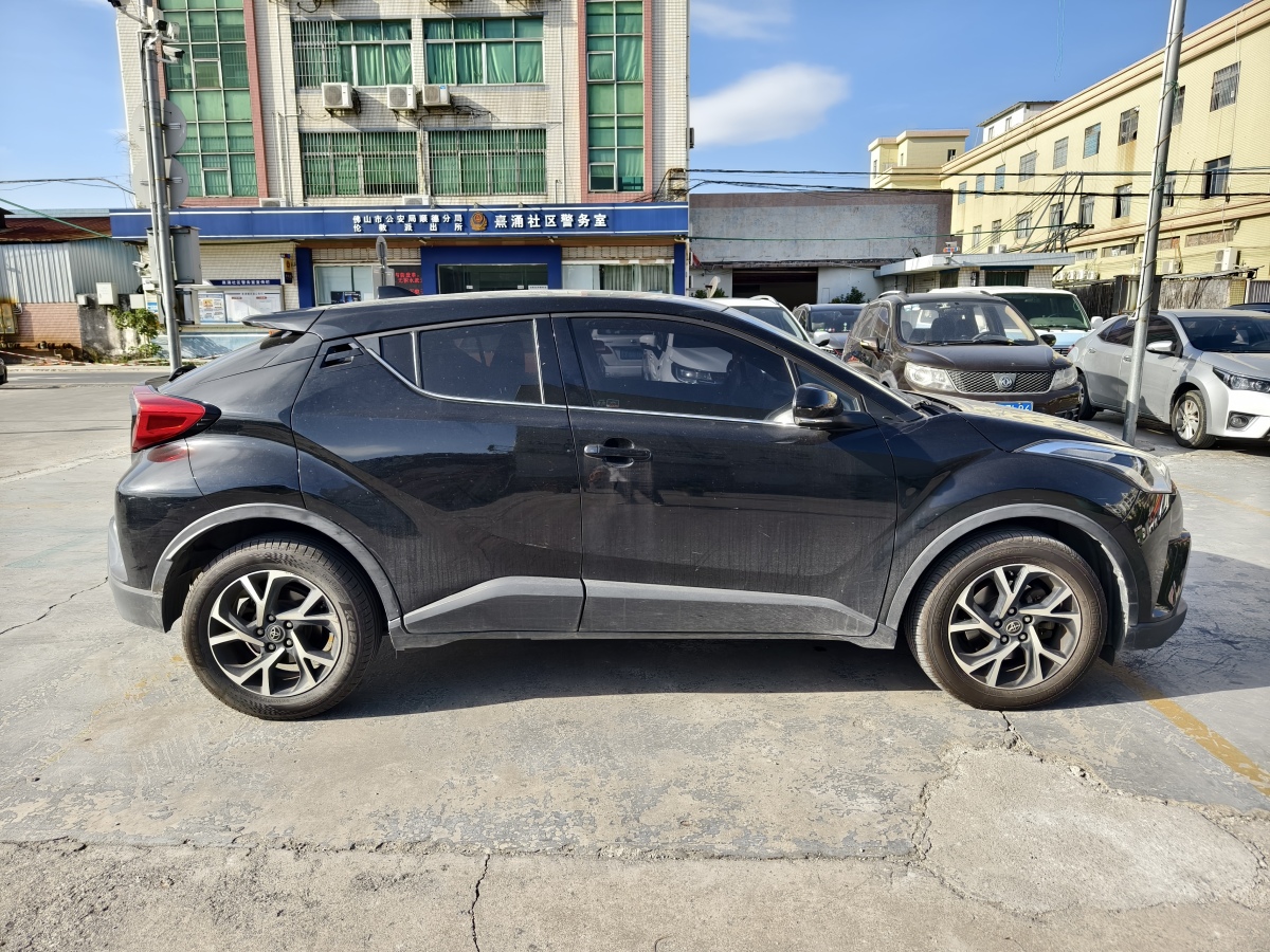 豐田 C-HR  2018款 2.0L 領(lǐng)先版 國(guó)V圖片